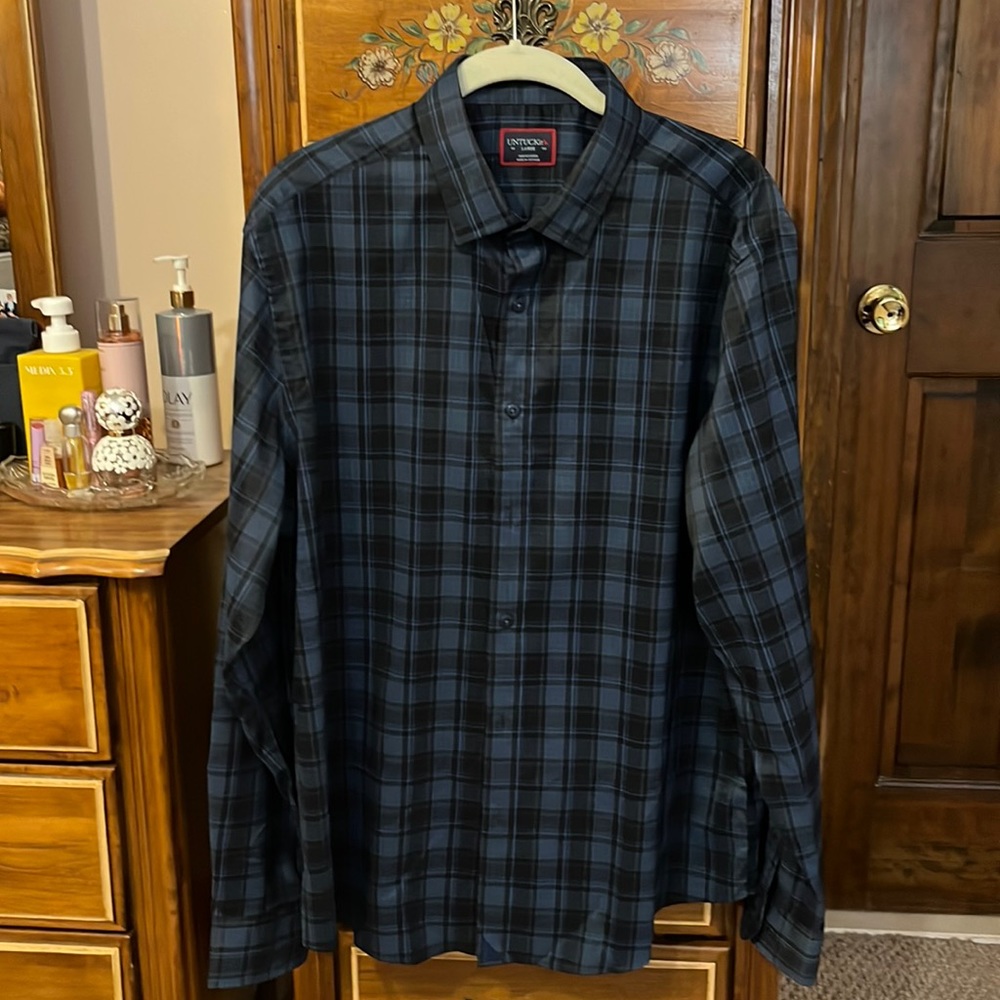 Men’s UNTUCKit button down shirt